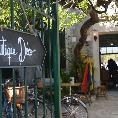 לינה וארוחת בוקר לה פלוט Le Mole מראה חיצוני תמונה